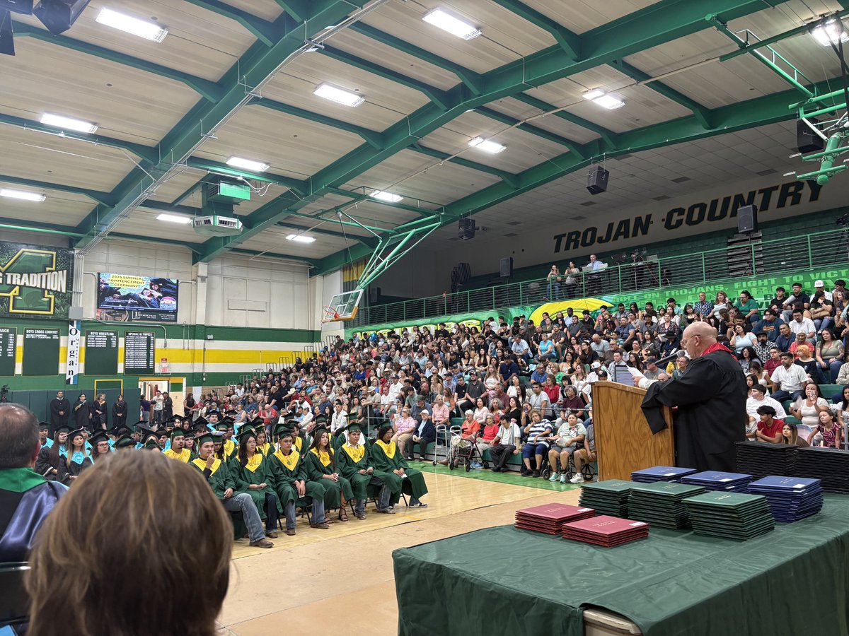 ignacior38's tweet image. Last night I attended our LCPS Summer Graduation. These students didn’t give up — they persevered, pushed forward, and got it done.Every diploma tells a story of determination.Proud of our grads! @LCPSnet
