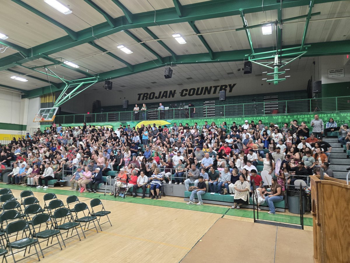 ignacior38's tweet image. Last night I attended our LCPS Summer Graduation. These students didn’t give up — they persevered, pushed forward, and got it done.Every diploma tells a story of determination.Proud of our grads! @LCPSnet
