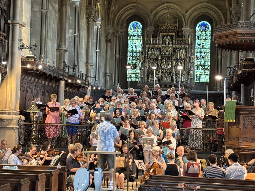 alina_orchestra's tweet image. Rehearsal underway for tonight’s concert with @Danesboroughchous at Woburn Church.
Enjoy some sun this afternoon then enjoy some gorgeous music tonight from 7.30pm.