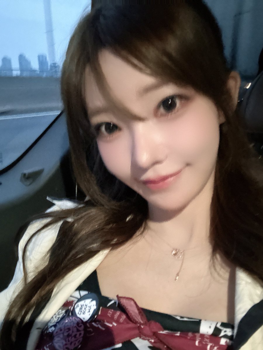 Weekly_QWER's tweet photo. Jun,28,2025 Magenta weverse post 

Thank you so much to Bawiges who came to the Genoblir pop-up yesterday and the fan signing today!!

I sprayed different perfumes yesterday and today to look good hehe🥺💕

It's so nice to see you 

We'll see each other tomorrow too🥳 I love you

#QWER #MAGENTA #마젠타 #큐떱 #ㅋㄸ