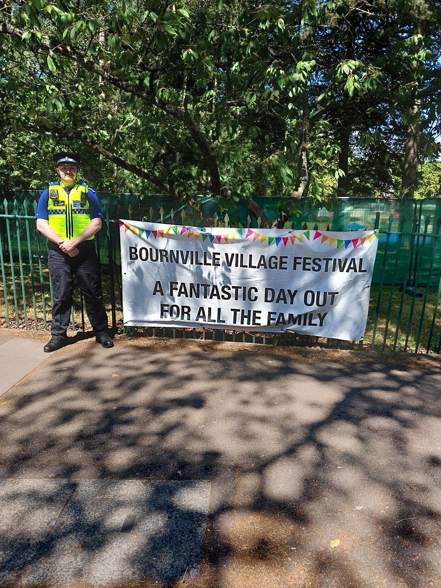 Hi my name is Kyle, I am currently being trained by Bournville PCSO's for the next 5 weeks. Today we have been working with the Bournville village festival. Enjoying the sun 🌞