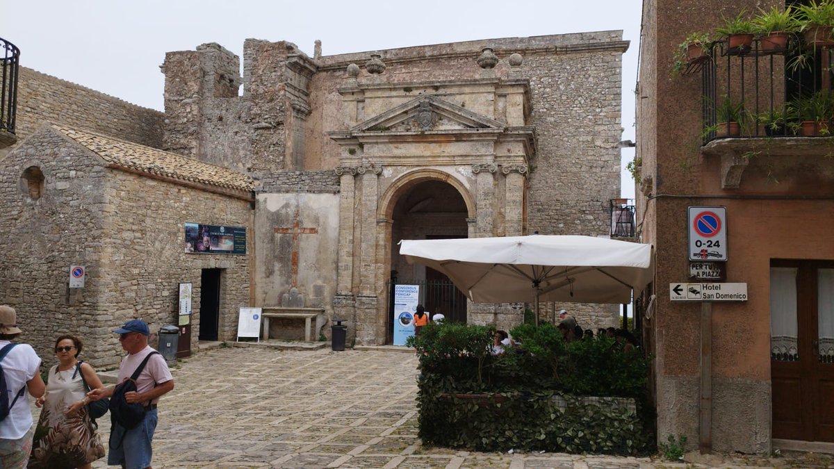 ACortelliniMD's tweet image. WOW, listening to @ChristianRolfo deliver an elegant lecture on liquid biopsy applications in #NSCLC in the timeless and magical setting of Erice, Sicily ... and in perfect Italian! 🇮🇹
@IASLC @isliquidbiopsy
#Erice #Oncology #LiquidBiopsy