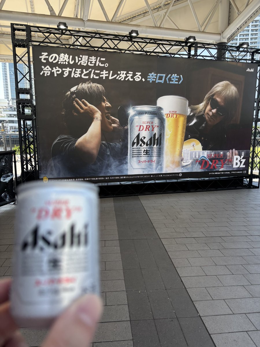 301_dai's tweet photo. B'zもマンウィズも最高すぎた…！
FLY AGAINがもしかしたらultra soulより楽しかったかも…
裸足の女神でガチ泣きしました。松本さんの音はやはり何者にも変え難い。。
大賀さんもYTもTAKUROさんもすばらしかった
過去一のライブだったかも。
おつかれー！！

#UNITE02 #Bz #MWTM https://t.co/a8gwSnMaTu