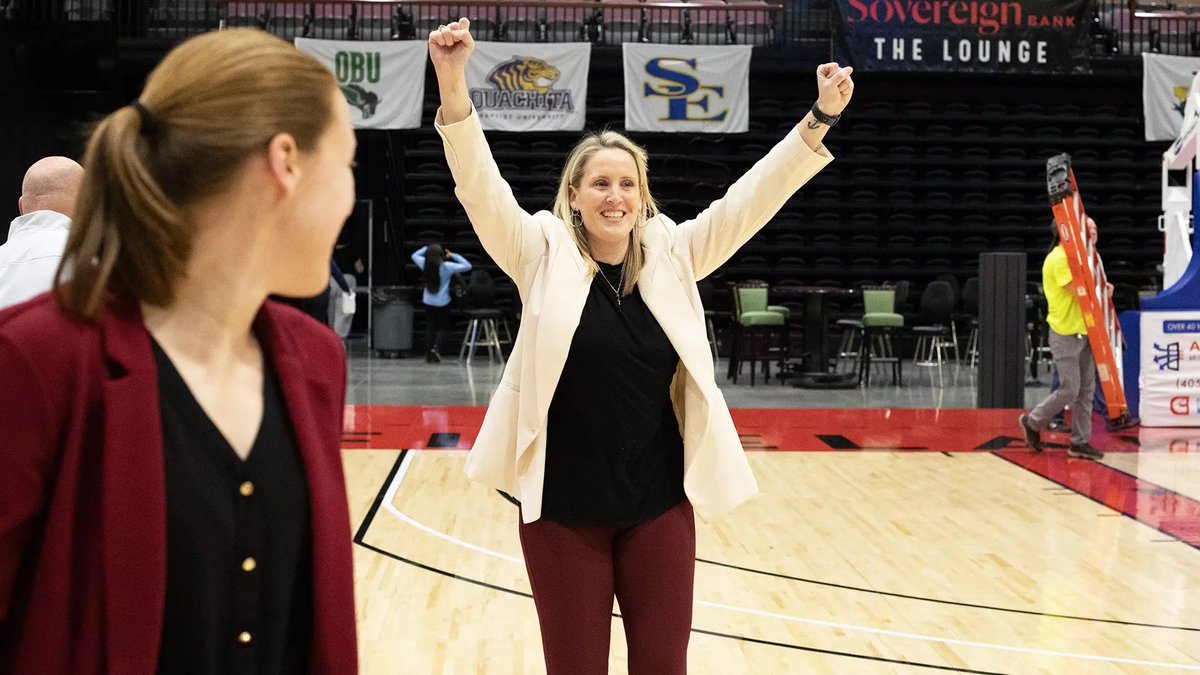 CbbCoach's tweet photo. Jill Thomas

Pfeiffer 2009-13
Henderson State 2013-present https://t.co/dHbXusP1Pl
