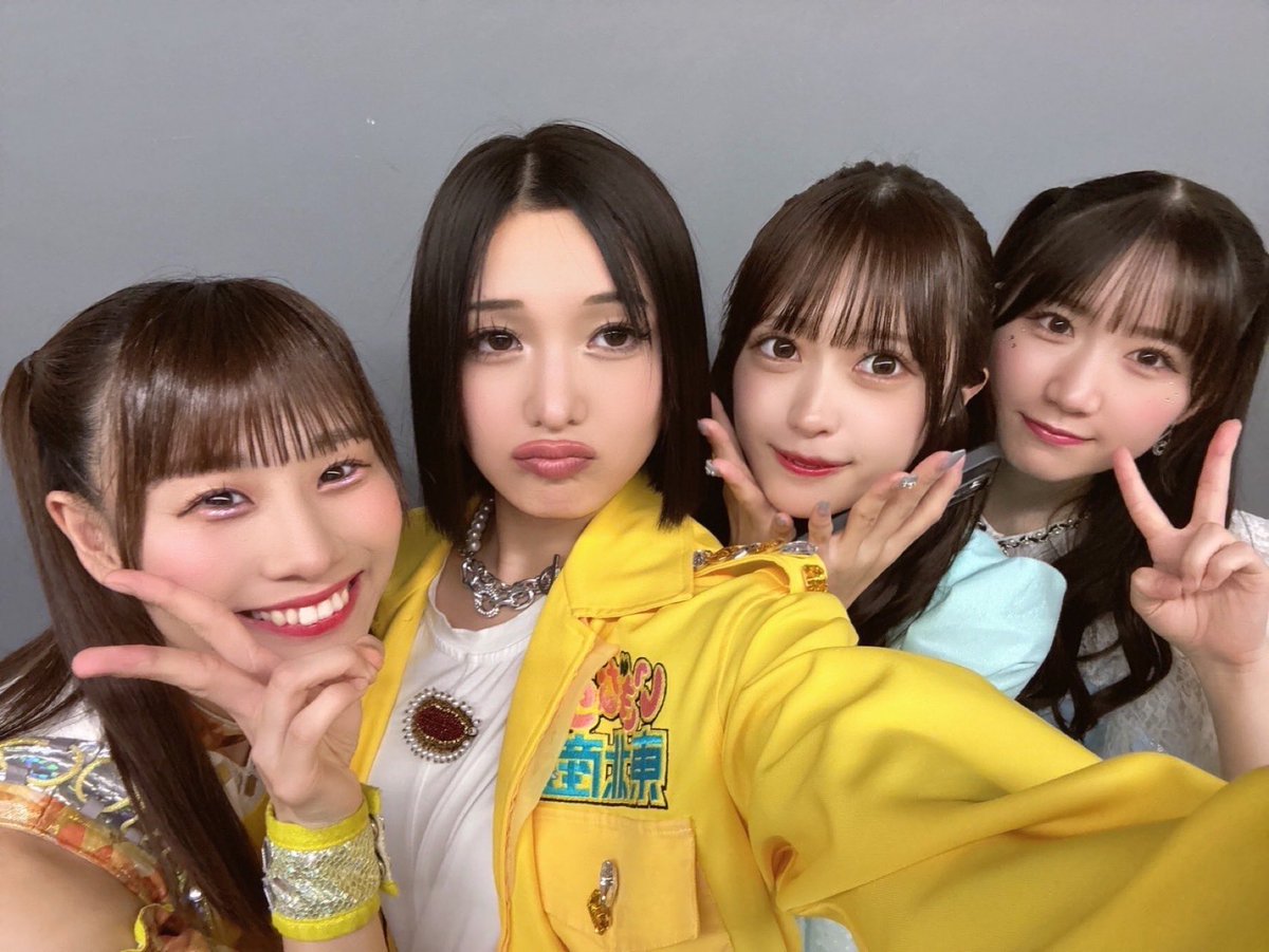 saku_jams's tweet photo. チーム「踊れるカワイ子ちゃんs’」🎀

一緒に戦ったとっても𝑳‌𝑶‌𝑽‌𝑬ｻﾝな御三方( ･ ･̥ )
また絶対にどこかで…🫶🏻👶🏻

OCHA NORMAさん 広本瑠璃さん🐰
いぎなり東北産さん 安杜羽加 産🌹
カラフルスクリームさん みなみさん🌼 https://t.co/7i2hE8sUIg