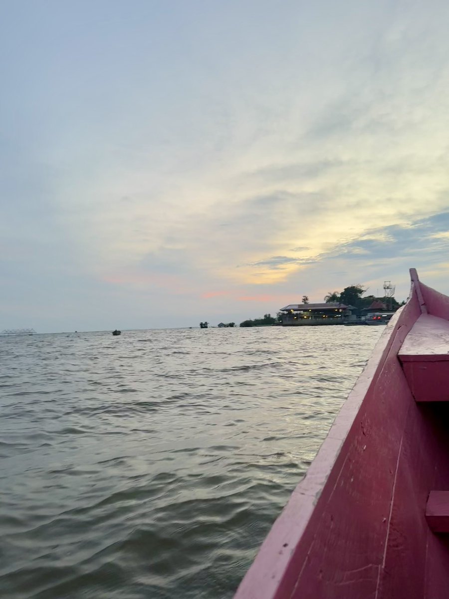 some snaps from My Kisumu trip😛
F3 first time trying tilapia,shit was straight fire🥹