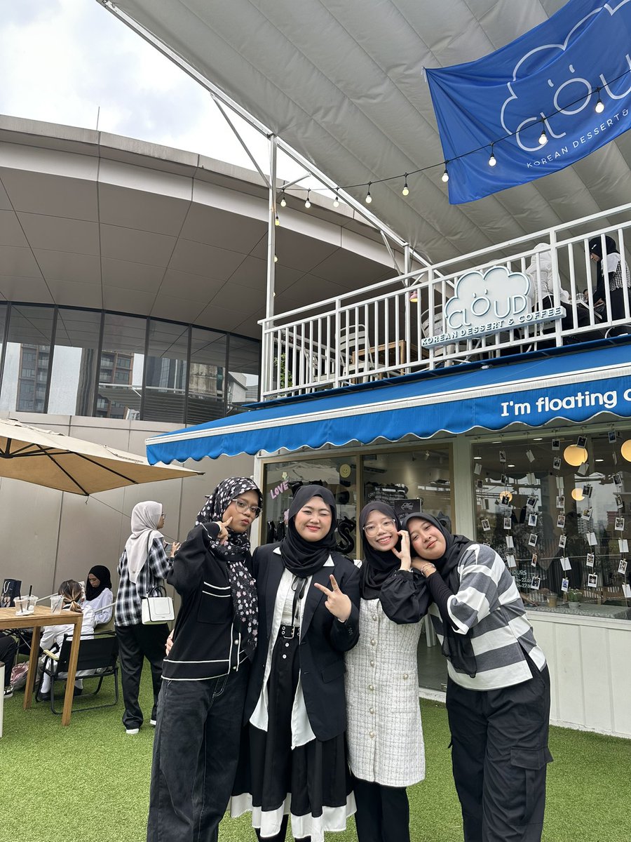 kokoneneTR10's tweet photo. + me and ma gals 🩶🩶 https://t.co/OeRgykKnCn