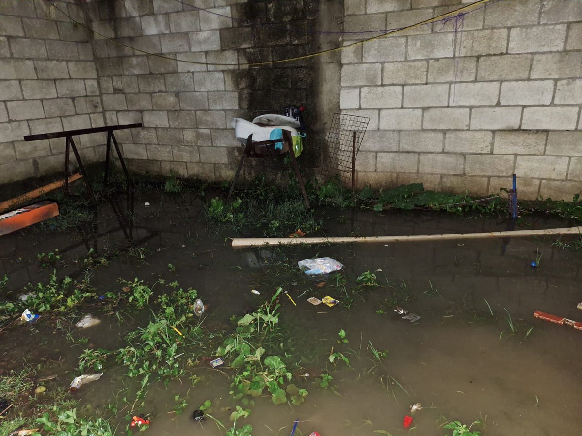 RamonHernande23's tweet image. #Barberena
Inundaciones afectan
 viviendas en El Cerinal 

Varias viviendas ubicadas en el sector La Llamarada, aldea El Cerinal de Barberena, Santa Rosa fueron afectadas por lluvias registradas en el área. 
El Sistema CONRED realizó Evaluación de Daños y Análisis de Necesidades