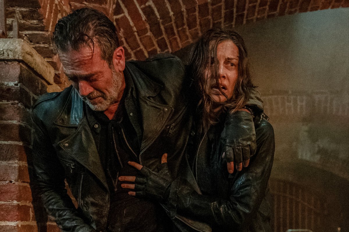 TWDUPromos's tweet image. Two minutes apart in the finale...
This storyline is ruining Maggie's character #DeadCity
