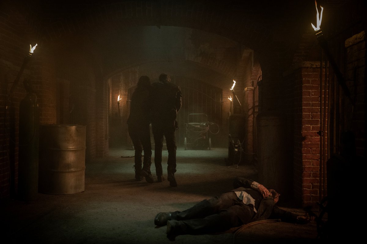 TWDUPromos's tweet image. Two minutes apart in the finale...
This storyline is ruining Maggie's character #DeadCity