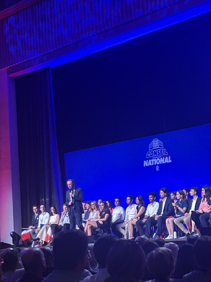 AnneClaireTyssandier (@actyssandier) on Twitter photo Au #ConseilNational <a href="/BrunoRetailleau/">Bruno Retailleau</a> salue <a href="/AgnesEvren/">Agnes Evren</a> la Présidente de la 1ere fédération #LR de France !
#fierté15eme <a href="/Philippe_Goujon/">Philippe Goujon</a> <a href="/Laurent_RACAPE/">Laurent RACAPE</a> <a href="/Karine000333/">Karine Legrand</a> <a href="/jhsemelle/">Jacques-Henri Semelle</a> <a href="/guiladsilver/">Guilad Silver</a> <a href="/SegoleneFouche/">Ségolène FOUCHE</a> <a href="/McDoucere/">Marie-Caroline Douceré</a> Au #ConseilNational <a href="/BrunoRetailleau/">Bruno Retailleau</a> salue <a href="/AgnesEvren/">Agnes Evren</a> la Présidente de la 1ere fédération #LR de France !
#fierté15eme <a href="/Philippe_Goujon/">Philippe Goujon</a> <a href="/Laurent_RACAPE/">Laurent RACAPE</a> <a href="/Karine000333/">Karine Legrand</a> <a href="/jhsemelle/">Jacques-Henri Semelle</a> <a href="/guiladsilver/">Guilad Silver</a> <a href="/SegoleneFouche/">Ségolène FOUCHE</a> <a href="/McDoucere/">Marie-Caroline Douceré</a>