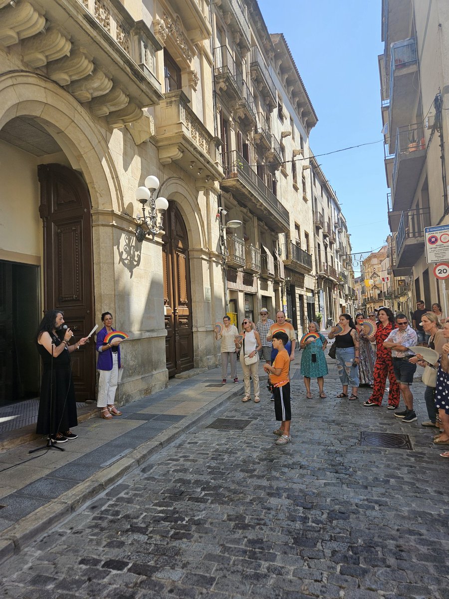 🏳️‍🌈🏳️‍⚧️ Aquest #28J, alcem la veu per celebrar el Dia Internacional per l’Alliberament #LGBTI+ sota el lema d’aquest any: “Cultura és Orgull: memòria, expressió i transformació”. 🔸️El manifest ha estat llegit per la cantautora vallenca, Elena Volpini, i Alfonso Volpini.