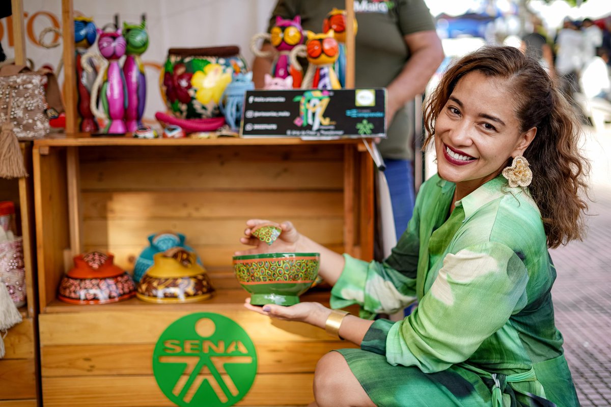 ¡En el Festival del Pastel 🫔también hay Tesoros del Atlántico por descubrir!✨🧡

Vive una experiencia única, llena de orgullo por nuestras raíces y tradiciones.🖼️🖌️

📍Plaza Central Pital de Megua.
📆Hasta el 30 de junio.