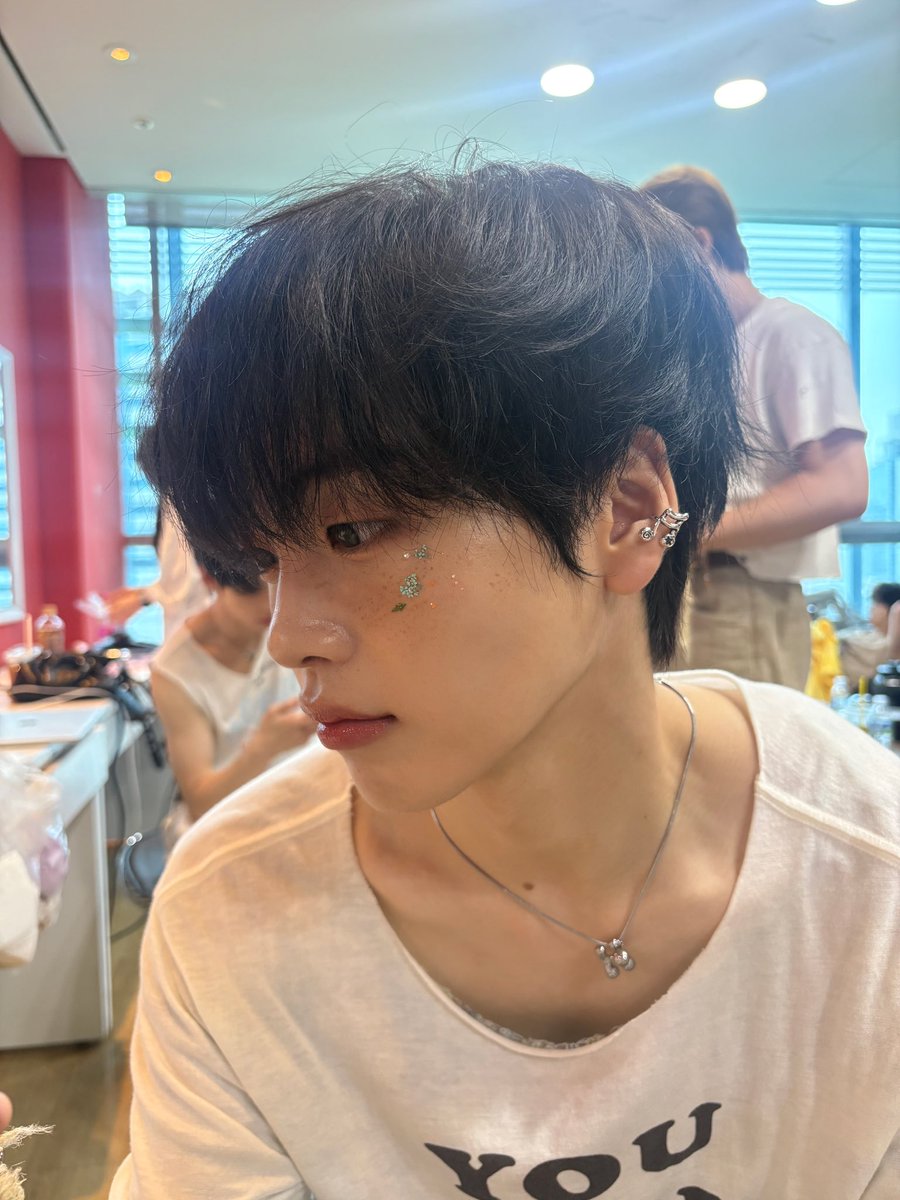 옆태자랑?😛
#형준 #크래비티