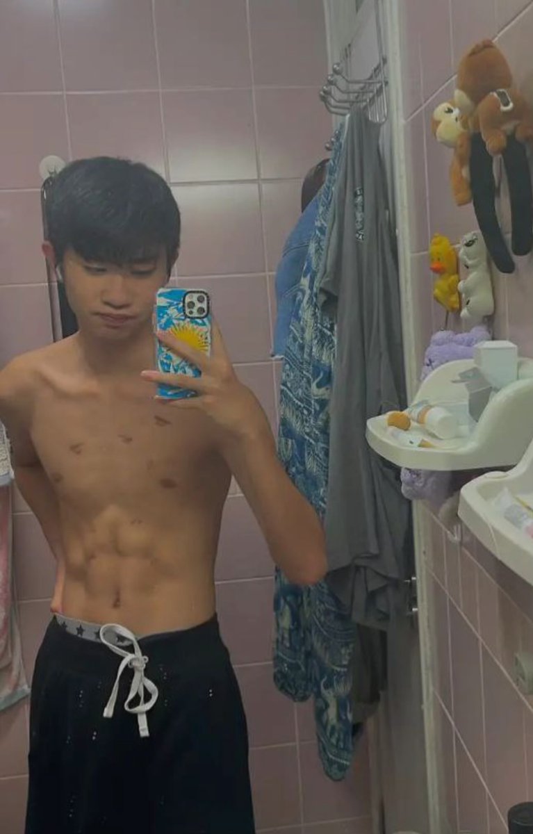 New boi~
🇭🇰 直男仔仔屌女片💦
Dm for more