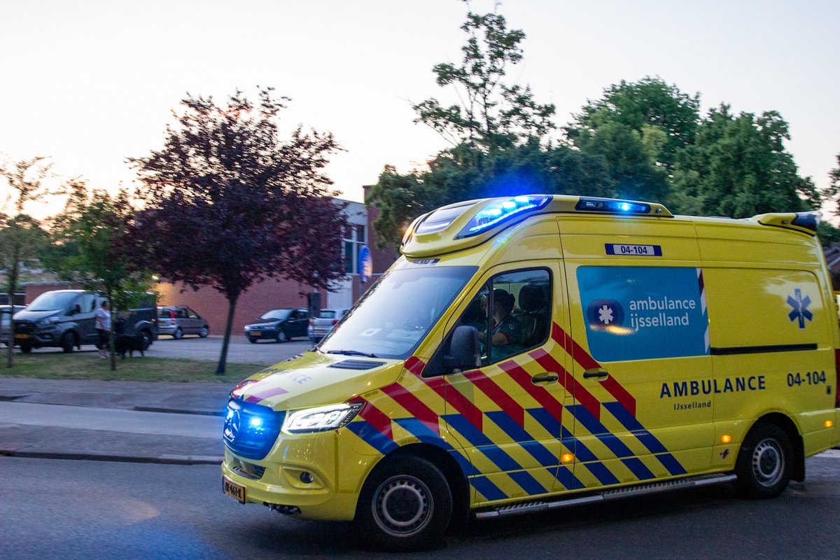 Auto slaat over de kop, bestuurder mogelijk onder invloed