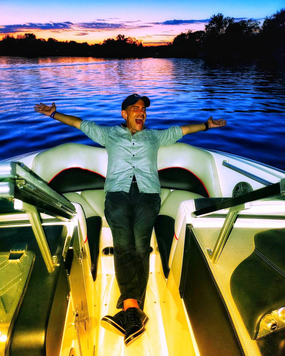 JohnAkouri's tweet photo. ⛵ᴀɴᴏᴛʜᴇʀ ᴛᴜʀɴ ᴀʀᴏᴜɴᴅ ᴛʜᴇ ꜱᴜɴ. #itsmybirthday https://t.co/helumDtDun