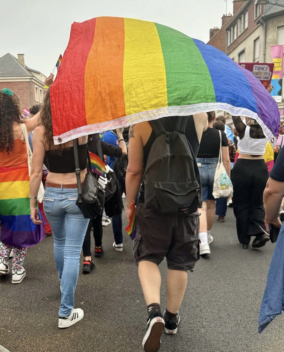 À la marche des fiertés à Amiens.
Pour une ville solidaire, contre toutes les discriminations. 
Pour nos valeurs de liberté, d'égalité et de fraternité. 
Ensemble ! 
#prideamiens #Amiens
