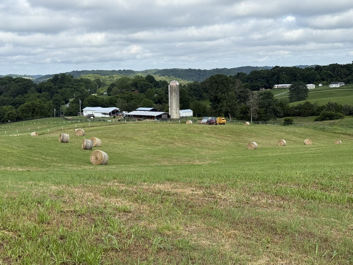 WCUCoachO's tweet image. Back on the Farm for a couple days. Happy place. Lot of work to be done but always time to relax a little too.