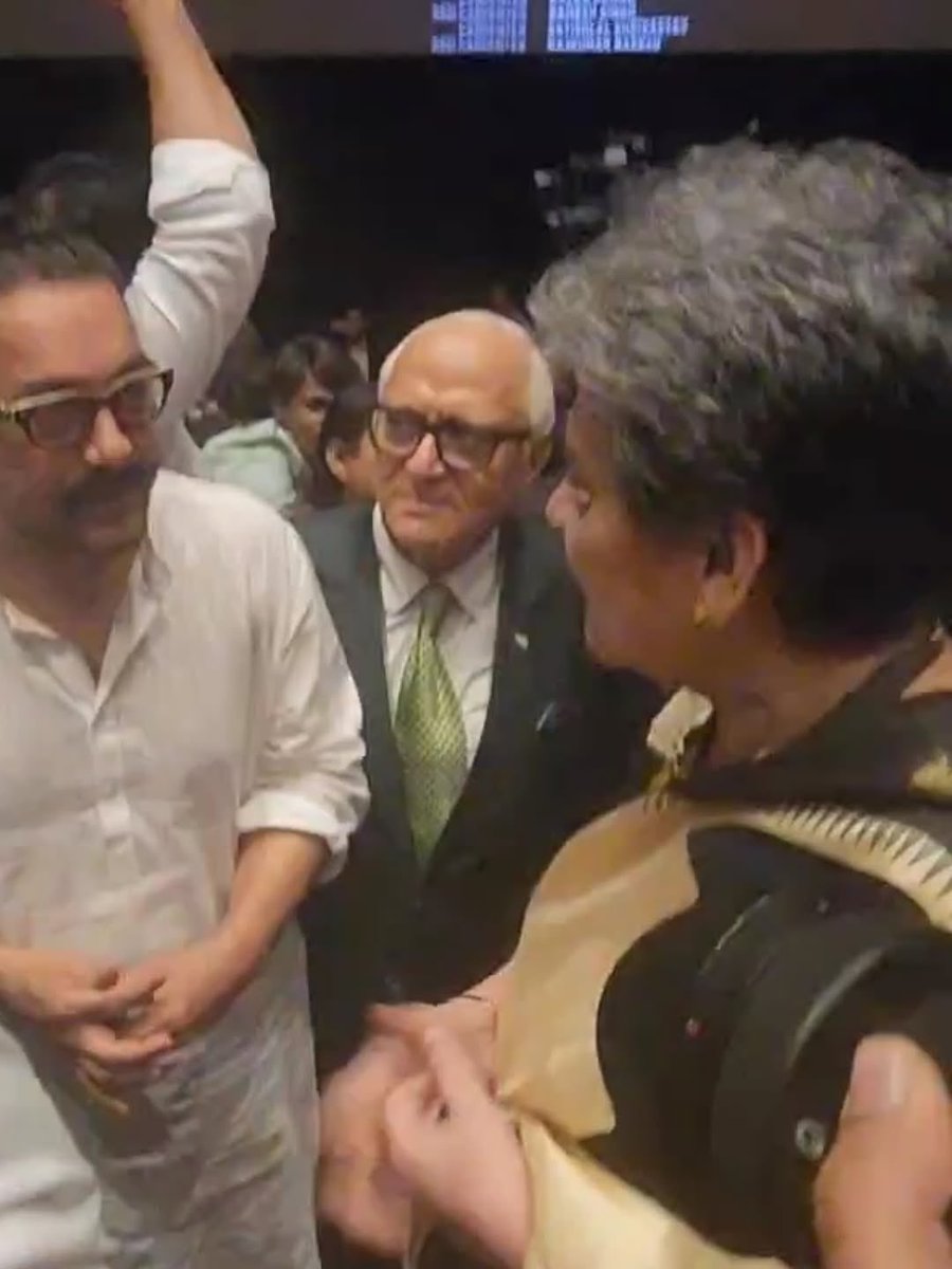 forum_diplomacy's tweet image. When the stars literally descended on earth - a scintillating #premiere of #sitaarezameenpar organised by the 2 Mind throbs of the Nation Dr @shashitharoor and #AamirKhan with the creme de la creme in attendance !@AKPPL_Official @ShobhaTharoor @ratan_mrs