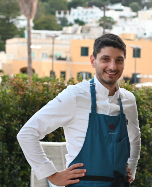 Campanica's tweet photo. AN ELABORATE NEAPOLITAN SPREAD SPEARHEADED BY A MICHELIN CHEF Bezos' wedding menu was designed by Fabrizio Mellino, but also Salvatore De Riso and Ciro Oliva had a hand in it. https://t.co/XaJa0EF4Qx
----
#Nerano #catering #wedding https://t.co/ul7wgLS7w5