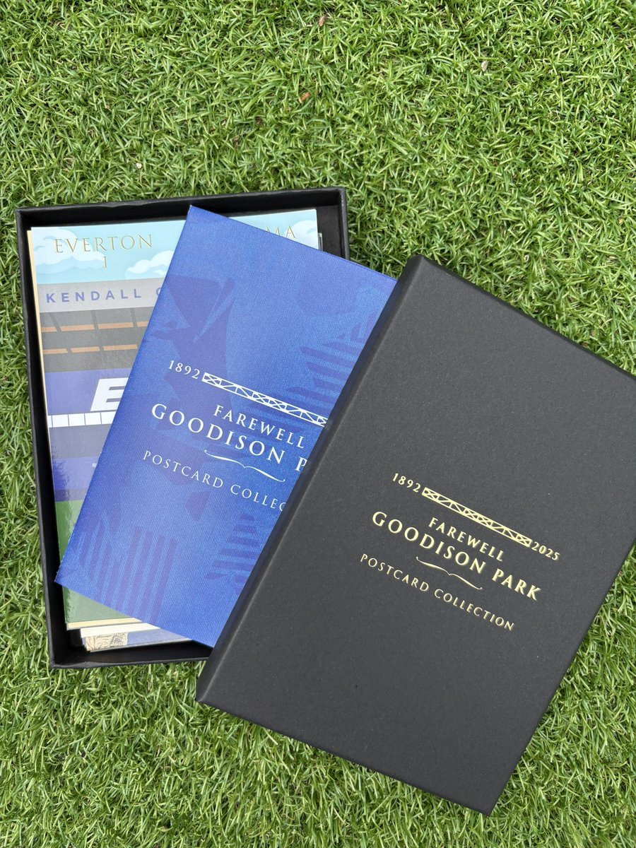 ToffeeArt's tweet image. Complete box set of Farewell Goodison postcards are now available on the site.
24 cards plus a fold out A4 print featuring words by @onlychildmusic and photo from John Johnson all in a gold foiled black presentation box.
#EFC #FarewellGoodison