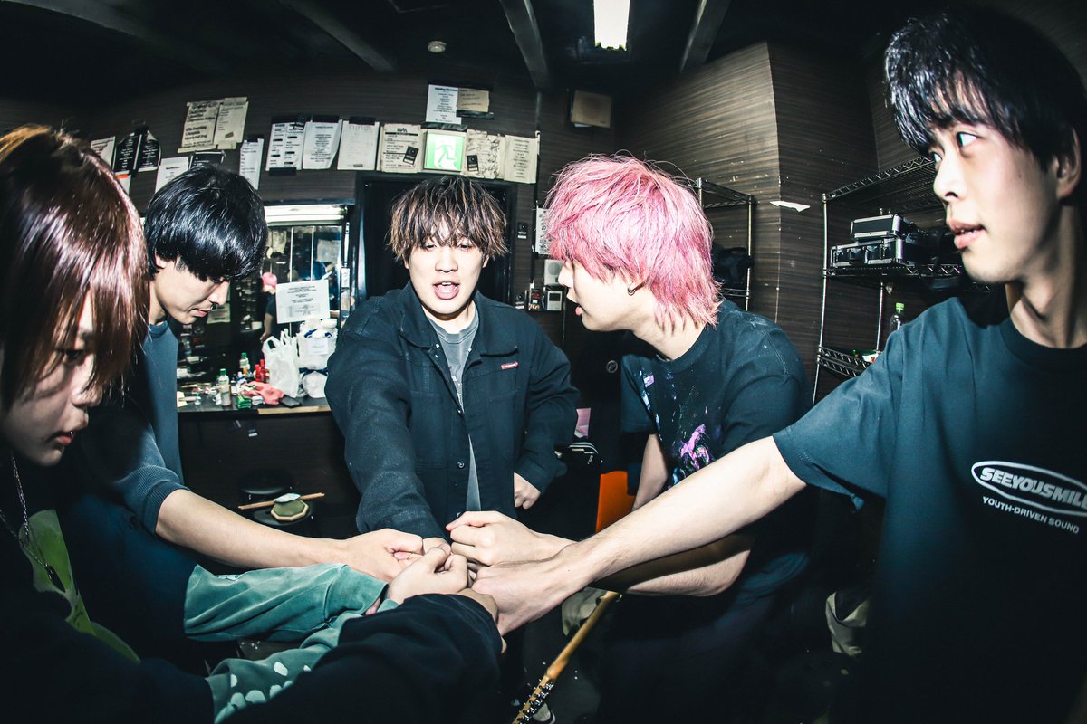TooLeapBunny's tweet photo. 取り急ぎ、
ワンマンありがとうございました！
バンドが2歳になりました
これから飛ばしていきます
よろしく！

Photo: @michiru_mr1204 https://t.co/G8SDXPFZh2