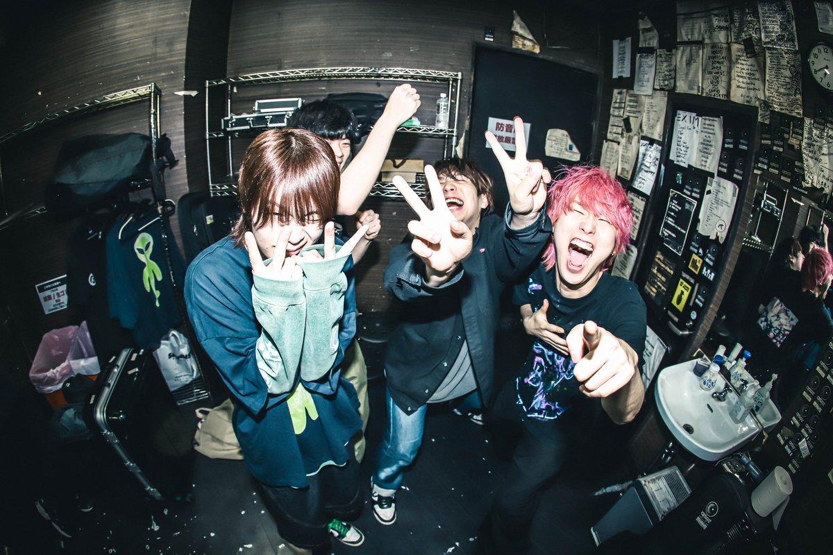 取り急ぎ、
ワンマンありがとうございました！
バンドが2歳になりました
これから飛ばしていきます
よろしく！

Photo: <a href="/michiru_mr1204/">モリ ミチル</a>