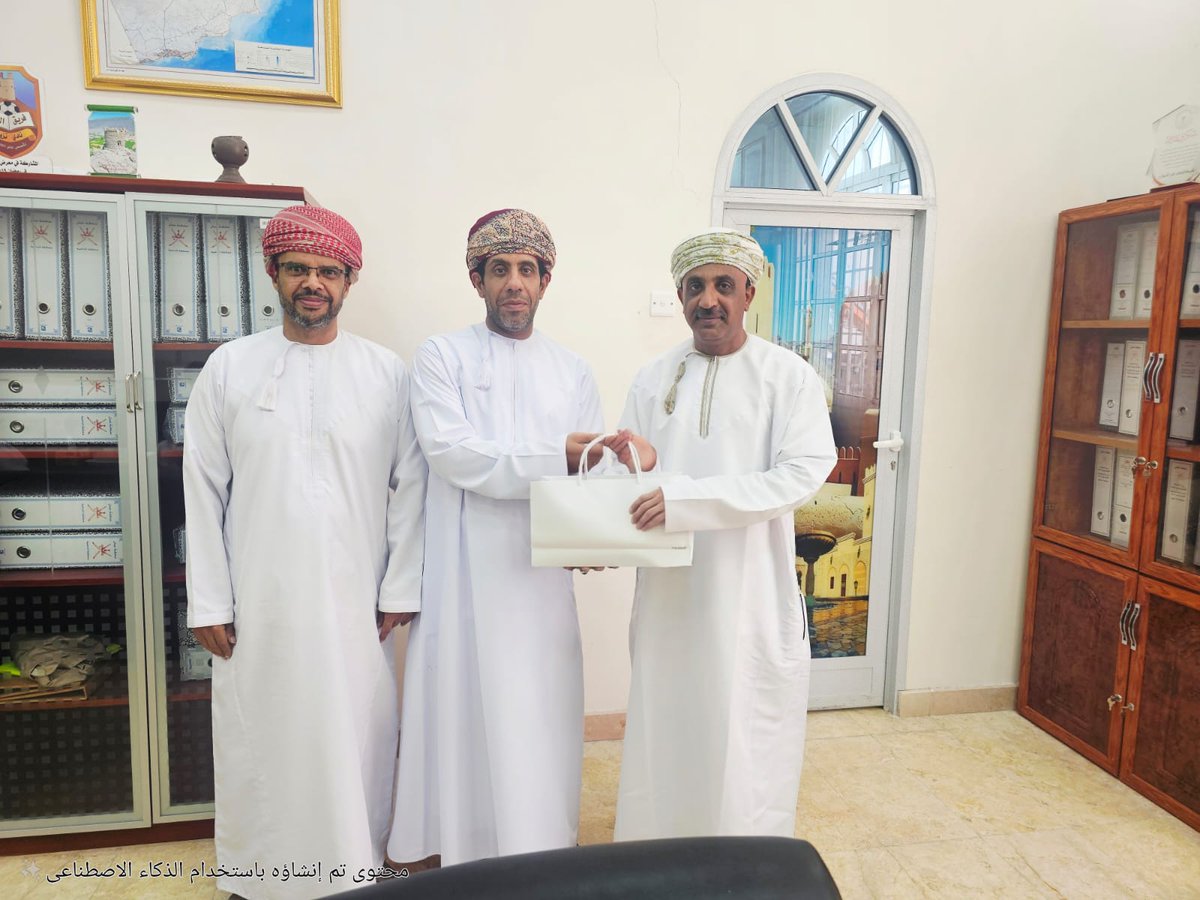 في إطار سعيها المستمر لتعزيز بيئة العمل وتحفيز الكوادر البشرية،أطلقت #بلدية_الداخلية في #نزوى مبادرة نوعية تهدف إلى تكريم الموظفين المتميزين في الأداء والعمل البلدي،تقديراً لجهودهم،حيث تم تكريم نخبة من الموظفين المتميزين في أدائهم،وساهمو بفعالية في إنجاح العمل خلال الفترة الماضية