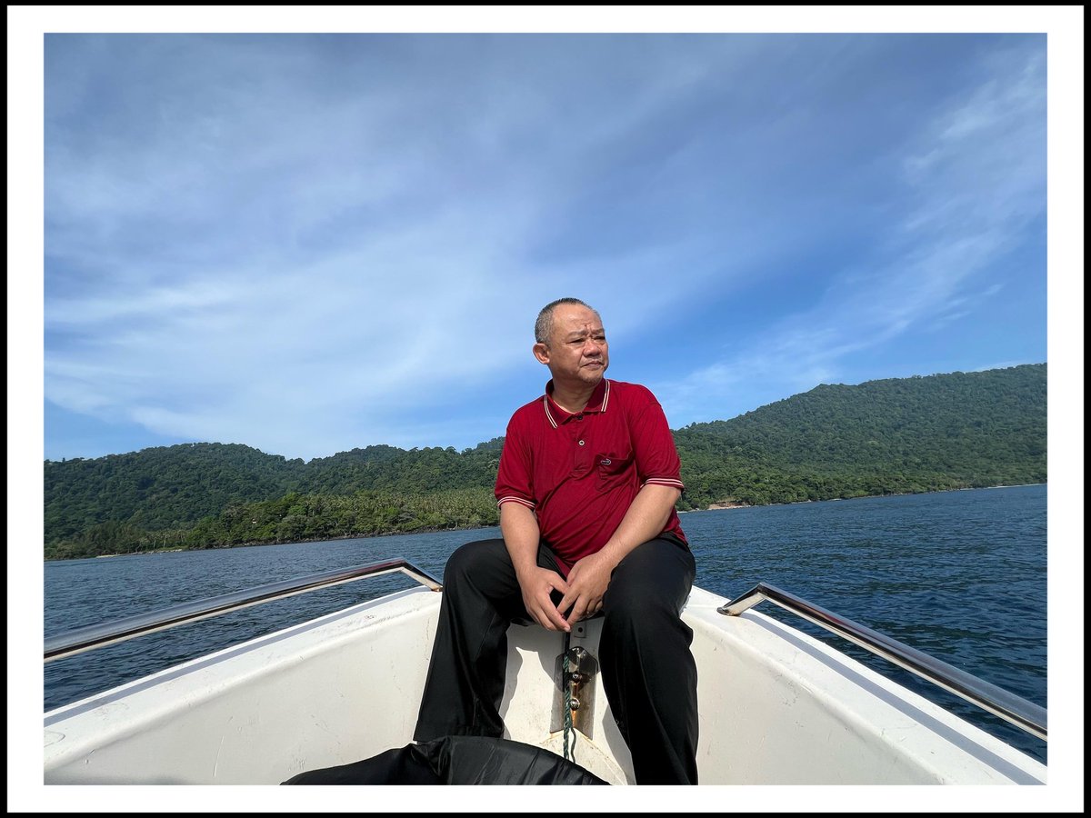 Di atas perahu. Menikmati keindahan laut dan Pulau Rubiah, Kota Sabang. Pada abad 18 pulau tersebut menjadi tempat penampungan/transit  jamaah haji menuju Tanah Suci.