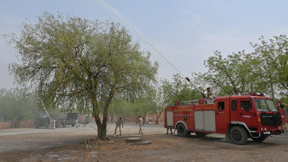 KonarkCorps's tweet image. 'Extinguising Fire, Protecting Lives'

#Jodhpur Sub Area conducted
rehearsals of #FireFighting Mutual
Aid Scheme involving all
stakeholders at #Banar Military
Station. It assisted in enhancing
joint preparedness &amp;amp; coordination
with civil fire services.
 
@IaSouthern 
@adgpi