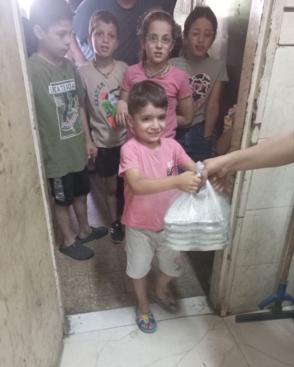 world_help's tweet photo. Great job, World Help Family🎉! You recently provided 880 hot meals to families in Gaza. As food becomes harder to find, your gifts were a lifeline for civilians on the brink of starvation. Thank you for providing help and hope to people in Gaza during their time of need! https://t.co/hoCRToK6Q3