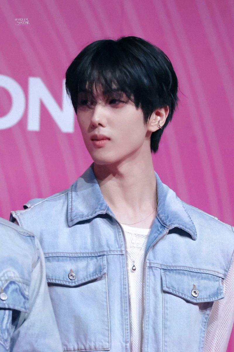 Firstsnowtt0205's tweet photo. 250628 SMTOWN LONDON
 
earrings🖤

#지성 #박지성 #JISUNG #NCTDREAM
#チソン https://t.co/gpjSZNVDPo