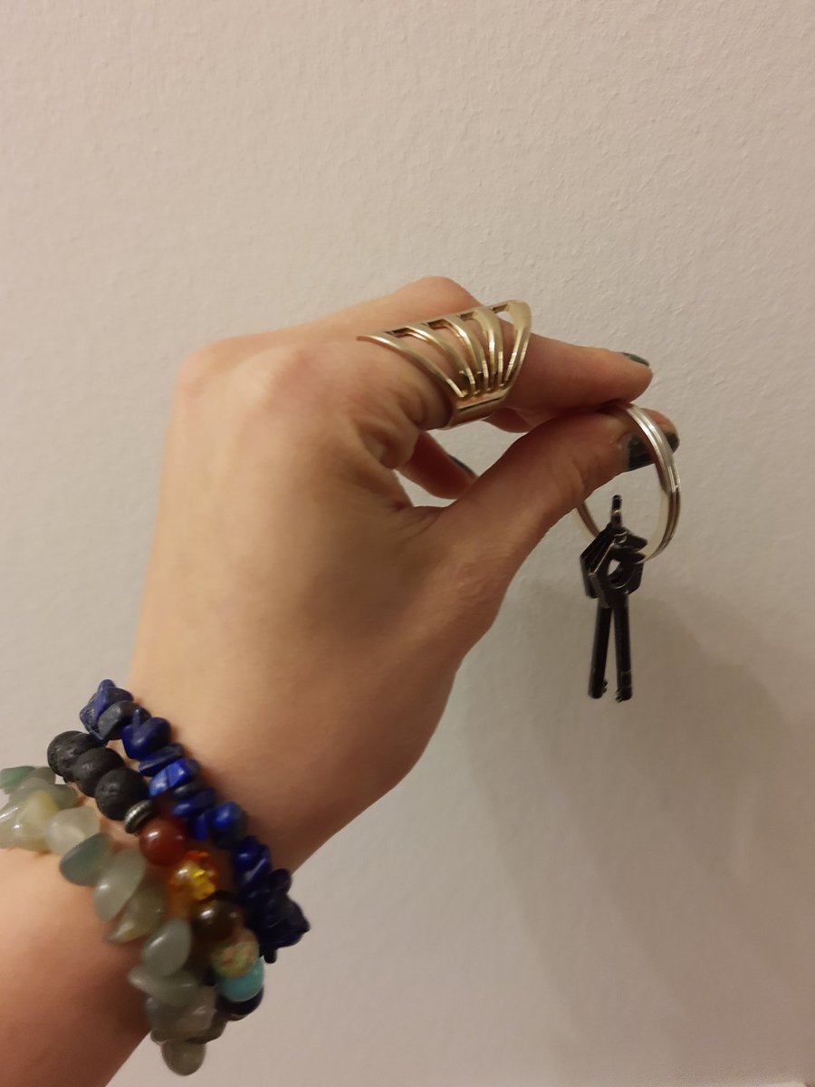 Wieder einer mehr weggesperrt😈
Du sehnst dich Kontrolle🧎 abzugeben ich werde über deinen Körper und über deinen Mini schalten und verwalten, wie es mir recht ist🔐⛓️

📍Contact me  
WA +49162 5789394 or DM
#cage #tunnelspiel #keuschheitsgurt #käfighaltung
#kg #käfigerziehung