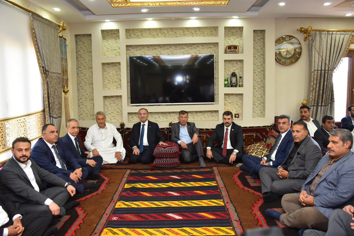 bucakalimurat82's tweet photo. 📍Yeşilyurt

TBMM Başkanvekilimiz Sn. @bybekirbozdag, İl Başkanımız Sn. @milhamigunbegi, MKYK Üyemiz Sn. @Malikurt14, milletvekillerimiz, ilçe ve belediye başkanlarımızla birlikte Kırsal Yeşilyurt Mahallemizi ziyaret ettik.

Muhtarımız İbrahim Kırmızı’ya misafir olduk, konukseverliği için muhtarımıza teşekkürler. 

@RTErdogan 
@Akparti 
@eyupkadirinan 
@mustafademir 
@tugbaisikercan 
@abuyukgumus 
@avyusufibis 
@milhamigunbegi 
@Cengizozeyran82 
@akpartiurfa 
@aksiverek
@bybekirbozdag 
@AEminOnenOfis 
@ProfDrDusak 
@malicevheri 
@CYAZMAC 
@ibrahimeyyupogl 
@HikmetBasak_63 
@av_mfaruk