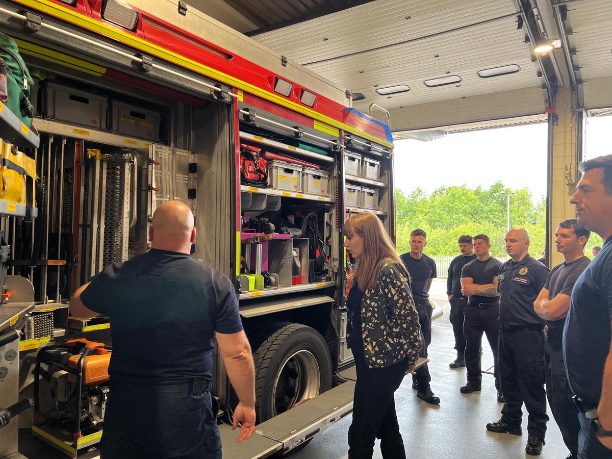 FBUManchester's tweet image. FBU officials and members recently welcomed the visit of Deputy Prime Minister and constituency MP @AngelaRayner to Ashton Fire Station
Without major increases in government funding, firefighter numbers in Manchester are severely at risk.
#investintheFRS #FundTheFrontLine