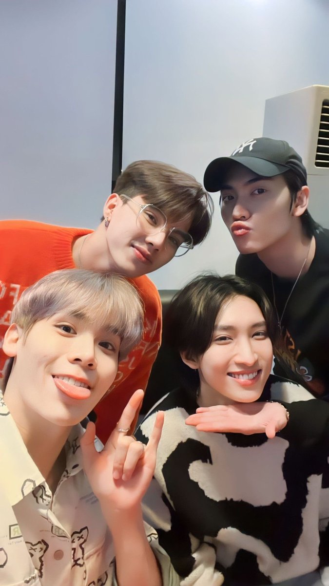 viickysotero's tweet photo. Me and my ships 🩷🩷🩷
#mewtul #pavelpooh #poohpavel #FortPeat #bossnoeul #PitBabeTheSeries
#TheBoyNextWorldSeries #tharntype #togetherwithme https://t.co/xqrtNmPedR