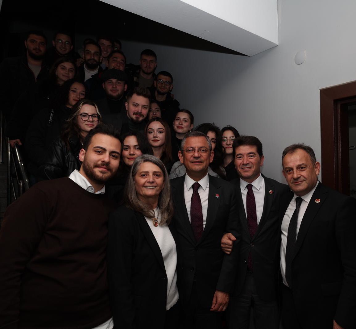 CHP halktır, halkın dediği olur!
<a href="/eczozgurozel/">Özgür Özel</a>