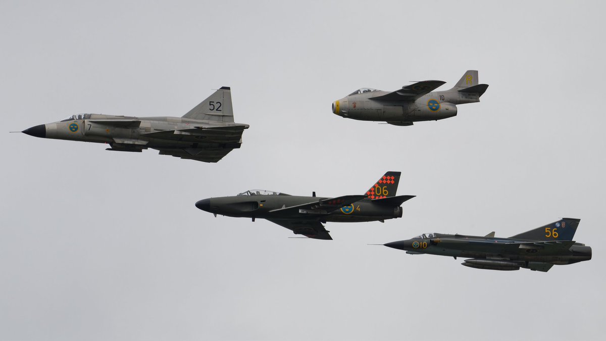 k_fox48jet's tweet image. #飛行機を4機一緒に撮りました