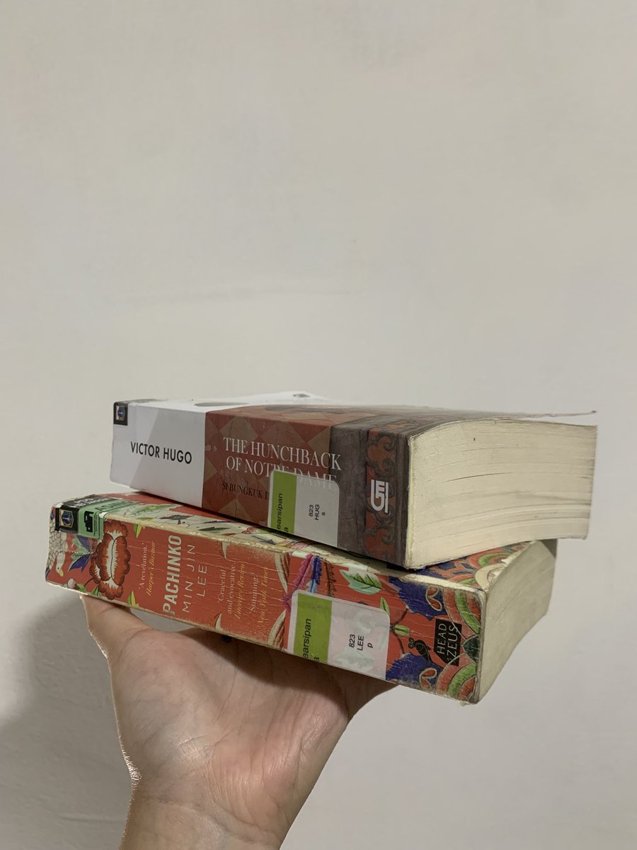 fluousable's tweet image. Selesai perjalananku di jogja, kembali pulang, memulai magang di daerah jakarta pusat, aku sekarang bisa sepuasnya minjem buku 💗 so happy!

Aku pinjem dua buku ini dari perpustakaan TIM.