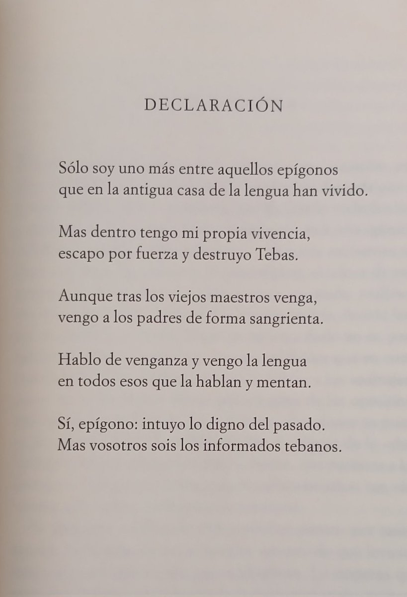 «Aunque tras los viejos maestros venga, / vengo a los padres de forma sangrienta.

Hablo de venganza y vengo la lengua / en todos esos que la hablan y mentan.»

Karl Kraus