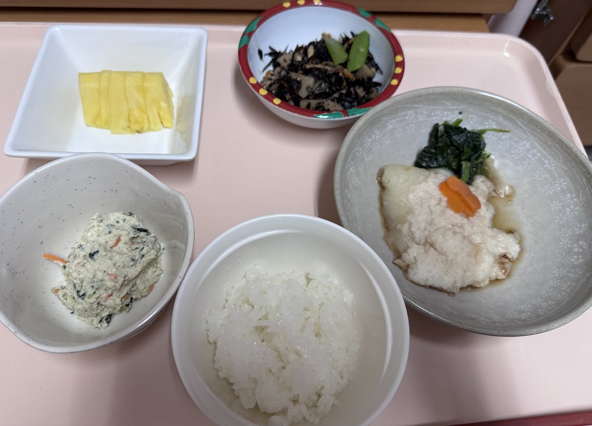 hamatottoko's tweet photo. 昨日 粉瘤の手術で1泊入院してきたんだけど めちゃくちゃご飯の量少なくて泣いた…

80グラムって幼児食かよ(  ˙-˙  ) https://t.co/f3MCIQOauS