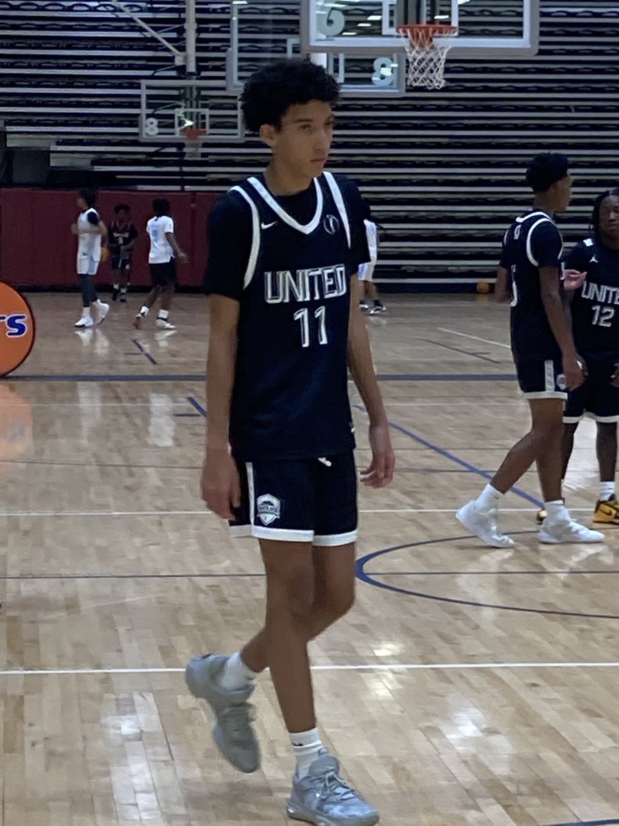 2028 Karter Welsh leading the way for Carolina United. Great size at 6’4 - Long athletic wing can hit shoot at a high clip and defend. 

#BIGSHOTS #NCJAM