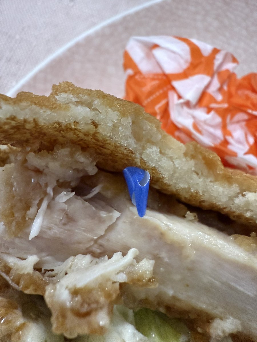 prabh21's tweet photo. @HungryJacksAU I found this piece of plastic in my burger today — and I may have eaten some before noticing. This is unacceptable and raises serious food safety concerns. Please explain how this happened. @NSWFoodAuth should be aware. #foodsafety #hungryjacks https://t.co/Wr4kBv1yt7