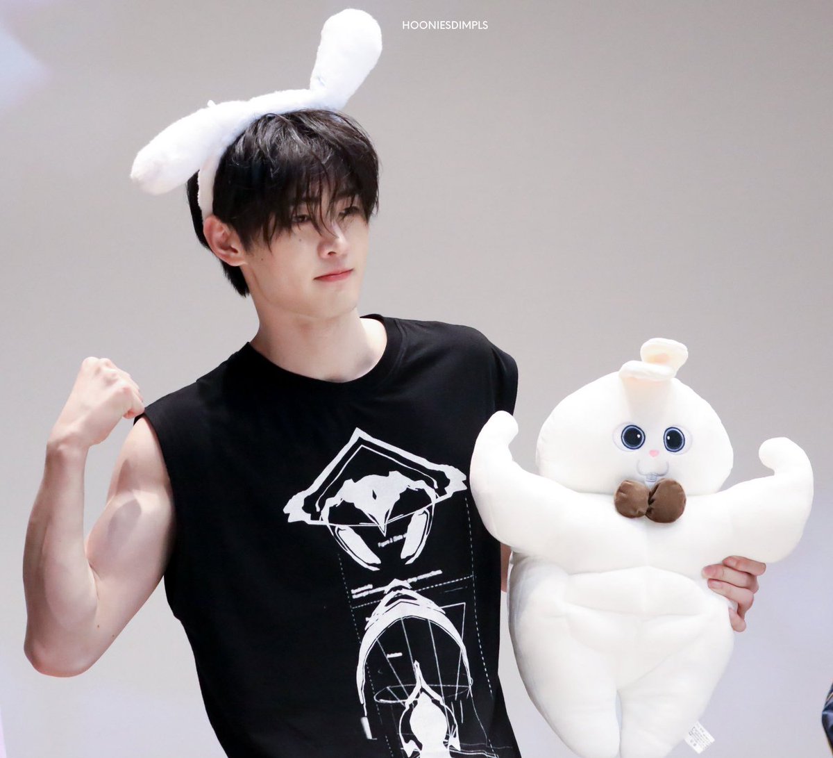 sunghoon and a doll flexing their muscles but have cutie face 😭🤍 #sunghoon