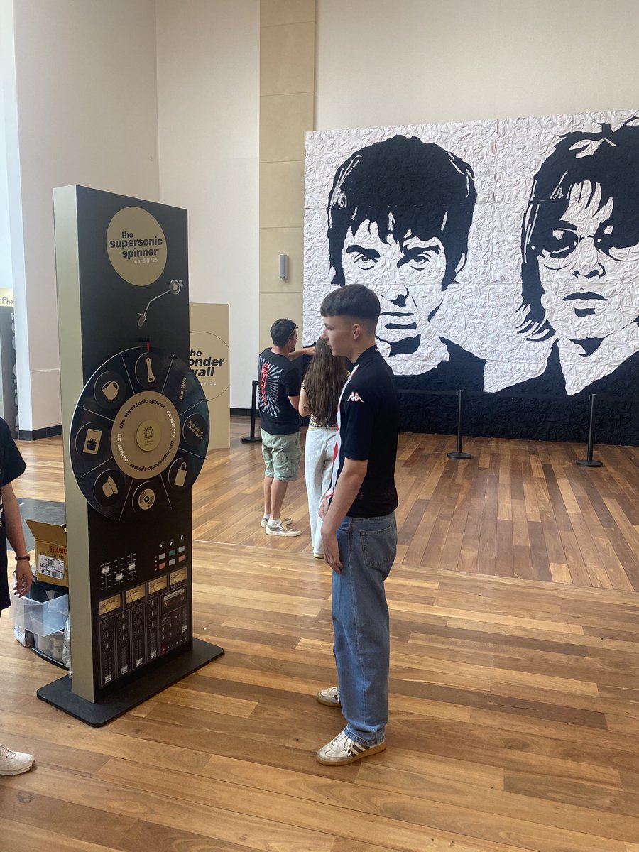 I just won the Definitely Maybe vinyl on the spinner in St David’s centre 🤣