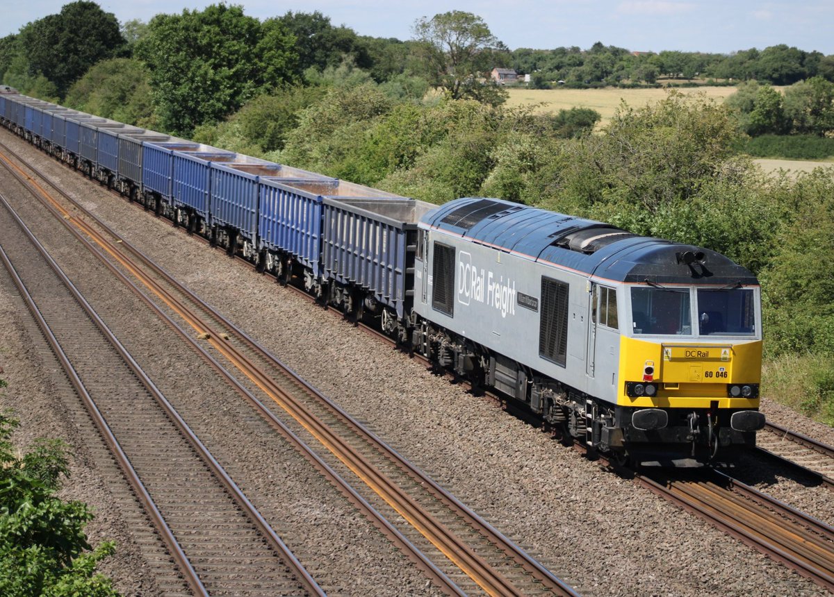 WilsonBone's tweet photo. #OnATuggingMission @GBRailfreight 60026 'Helvellyn' to the rescue of an errant @DCRailOfficial 60046 'William Wilberforce', seen here running 't-n-t' through Cossington, as 6Z60 March Down R.S-Chaddesden  sdgs empties.
#SixtySaturday https://t.co/DNKemuX1BD