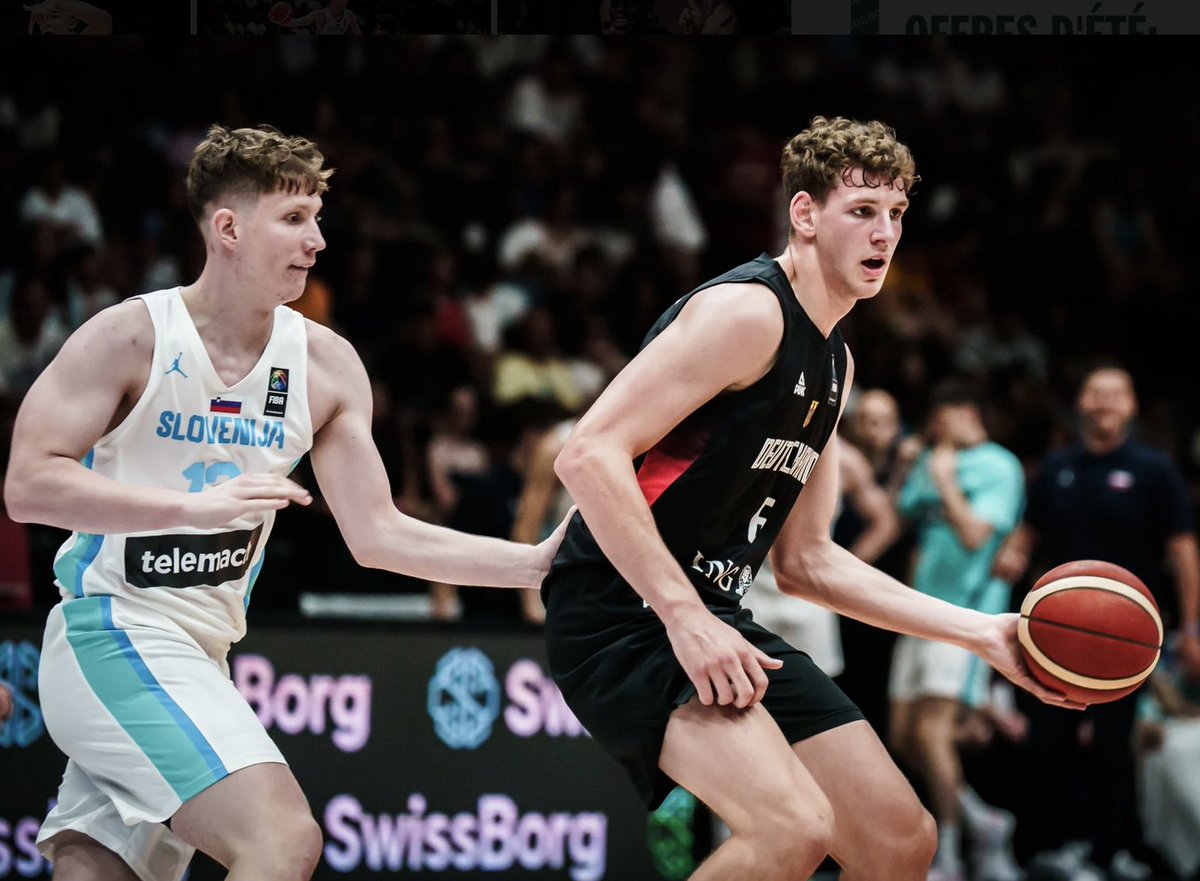 Hannes Steinbach with the dagger dunk with 15 seconds left to give Germany the win over Slovenia 75-68 in a tough battle. Steinbach finishes with 19p 19r #FIBAU19