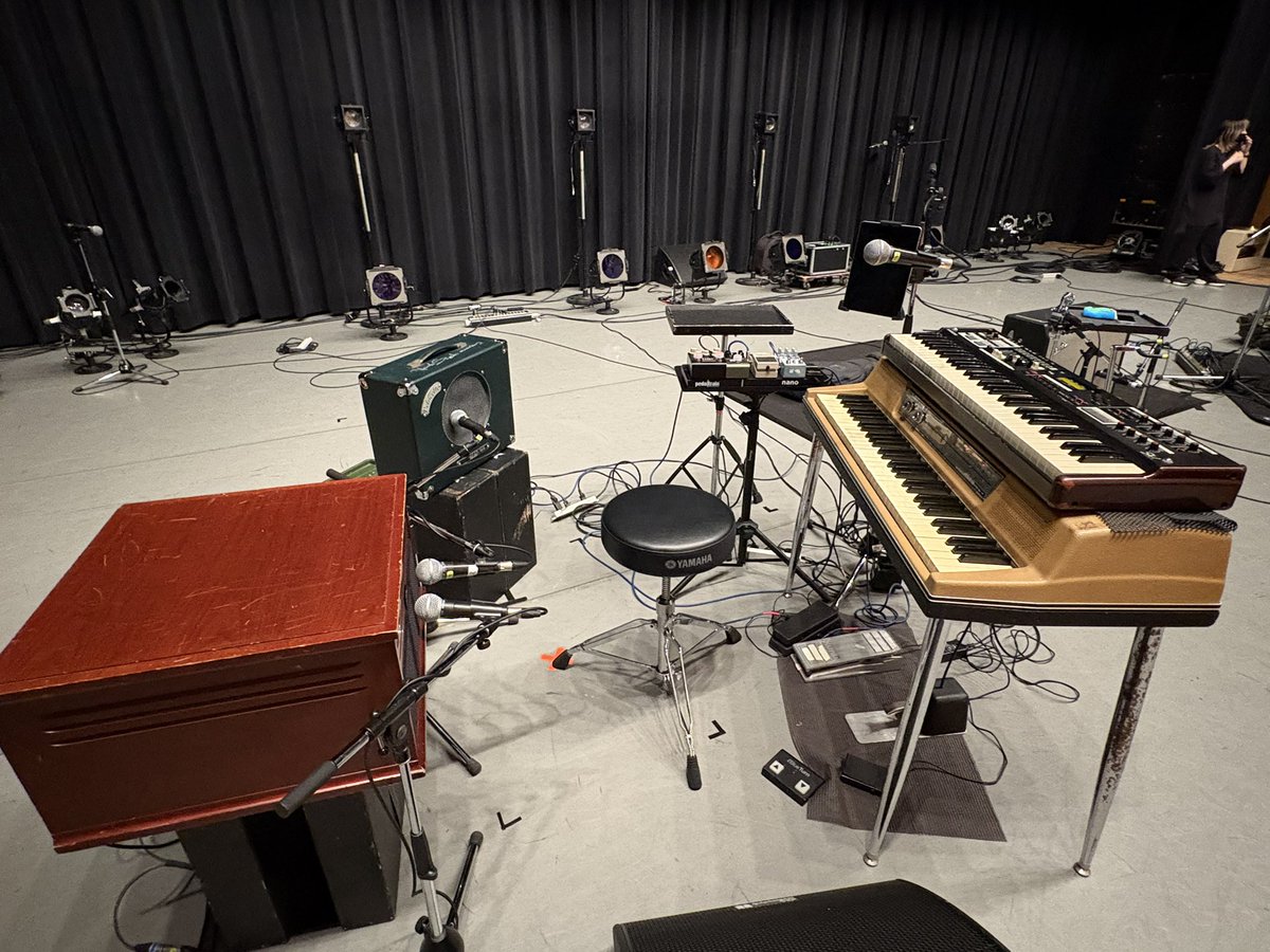 堀込泰行さんトリオ編成@四谷区民ホール、楽しく刺激的でした…ウーリーとオルガンで、リハから思考フル回転！カロリーいっぱい消費したので今4食目の食事を摂っています😋幕間で「日々の泡沫」流れてきて(蔡さんが選んでくれたのかな)、ここまでの道のりを感じてグッときました。引き続き精進します！