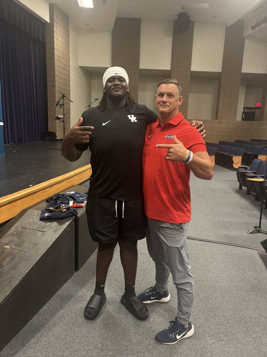 Coach Bryant (@coachbryantpchs) on Twitter photo You wanna see what a D1 kid that stays humble does? He shows up when no one is watching. Over the last two years I could have took this picture About 50 times. I'm in the field house doing laundry and it's so hot but guess who shows up. Love you kid <a href="/TyreekJemisonFb/">TyreekJemison🏈</a> <a href="/UKFootball/">Kentucky Football</a> You wanna see what a D1 kid that stays humble does? He shows up when no one is watching. Over the last two years I could have took this picture About 50 times. I'm in the field house doing laundry and it's so hot but guess who shows up. Love you kid <a href="/TyreekJemisonFb/">TyreekJemison🏈</a> <a href="/UKFootball/">Kentucky Football</a>